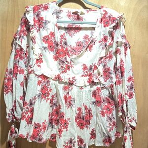 Chic Floral V-Neck Blouse with Ruffle Sleeves
